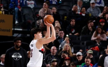 kaiyun sports-开拓者大胜76人！杨瀚森砍2分1板：虚晃上篮很精妙